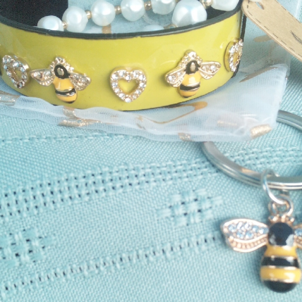 Yellow Bee Bracelet Faux Pearl Bracelet and Keychain Set - Picture 3 of 7